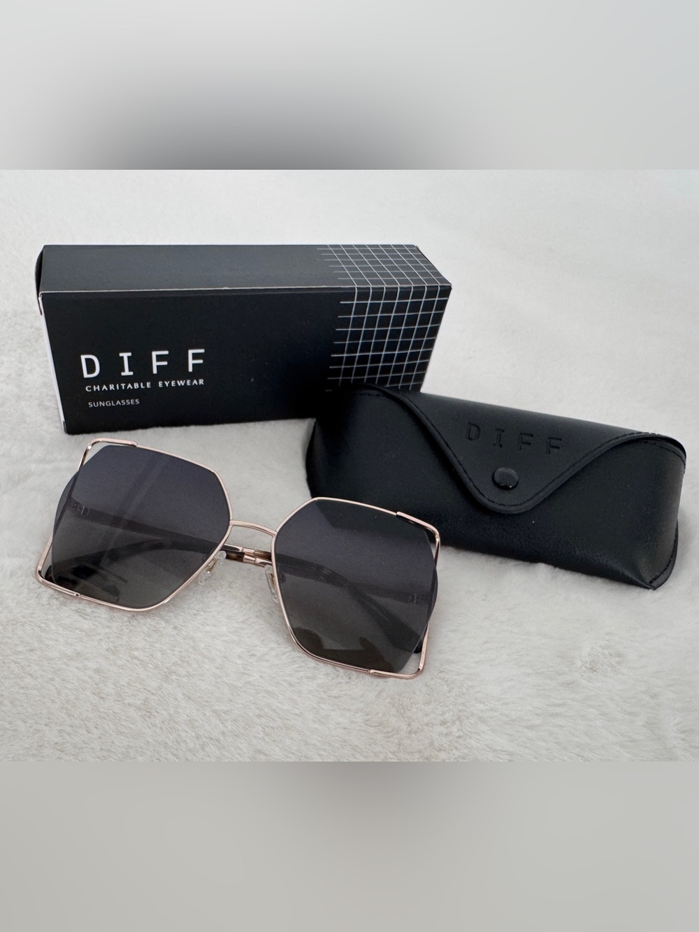 Diff Gold Tone Black Lens Gemma Sunglasses - NIB